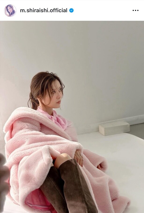 【写真】白石麻衣、ピンクまみれの美しいオフショット