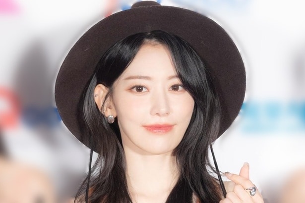 LE SSERAFIM・宮脇咲良、美しさ際立つホワイトドレス姿に「白い妖精」「とても綺麗」と反響