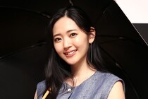 鈴木愛理、シースルーの黒ワンピースコーデに「目が釘付け」「何でも似合う」の声＜推しが上司になりまして＞