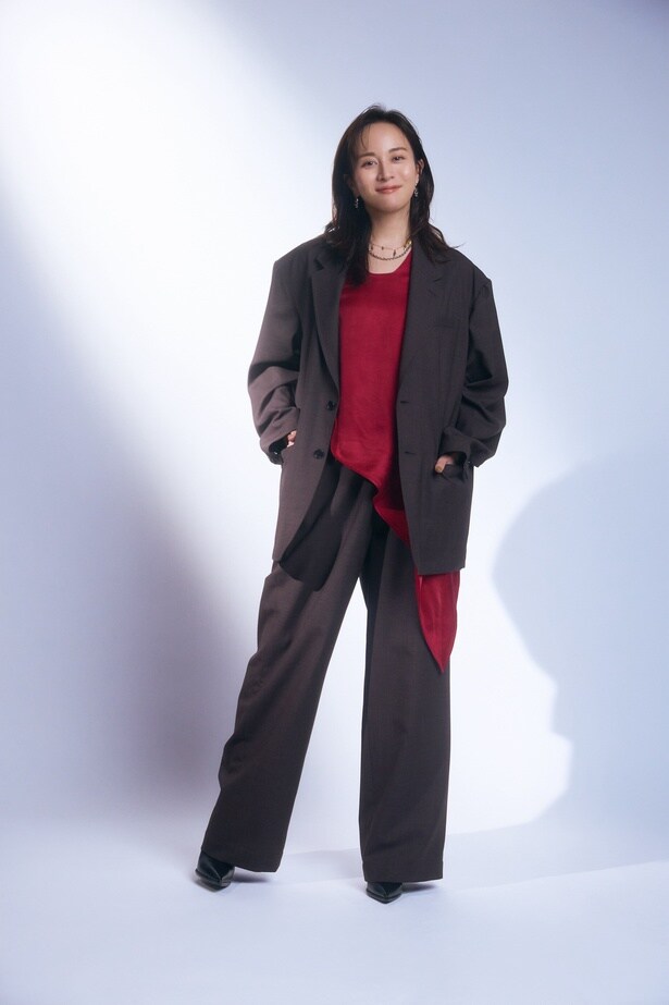 【写真】スタイル抜群でカッコいい比嘉愛未