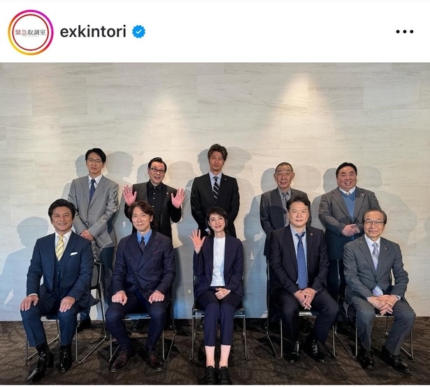 【写真】天海祐希、佐々木蔵之介や小日向文世らとスーツで笑顔のオフショット