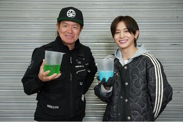 山田涼介は、巨大なテーブルをヒロミと共に巨大なテーブルを和風テイストにリフォーム