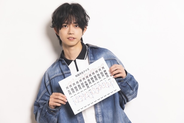 回答を見せる高橋健介