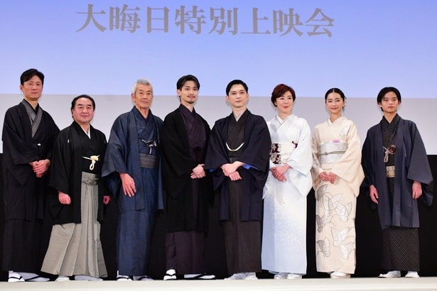 (写真左から)李相日監督、中村鴈治郎、田中泯、横浜流星、吉沢亮、寺島しのぶ、見上愛、黒川想矢