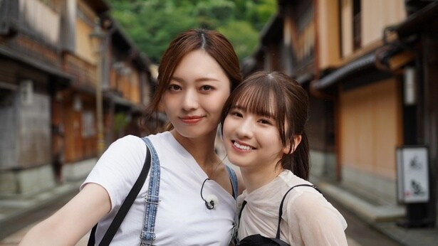 「乃木坂、逃避行。SEASON3」最終回に登場した梅澤美波、菅原咲月(写真左から)