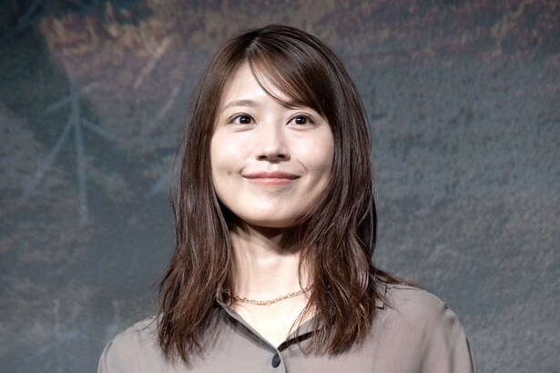 「au 新IPhone発売イベント」に登壇した有村架純