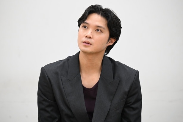 「僕達はまだその星の校則を知らない」主演の磯村勇斗