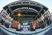 “最強布陣”で復活のRIP SLYME、新旧織り交ぜたセットで「RIP SLYME is back！」を宣言＜SWEET LOVE SHOWER 2025＞
