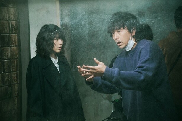 “汚すぎるトイレ”に、のんも絶句『MISS KING / ミス・キング』冒頭1分55秒を映像公開 生きた虫も投入されたこだわりのセット