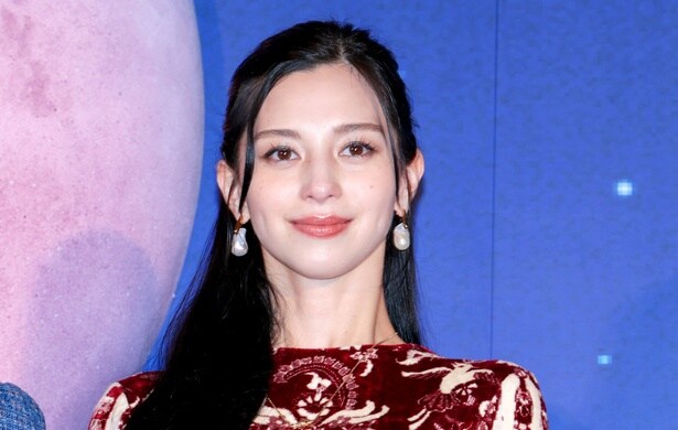 中条あやみ「告白しちゃった(笑)」撮影期間中、當真あみの写真を待受画面に