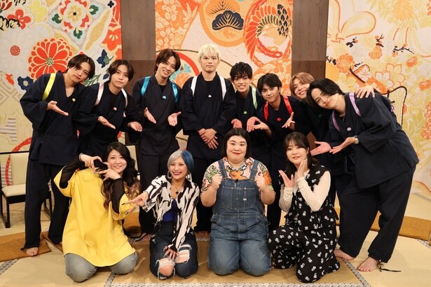 ぱーてぃーちゃんの金子きょんちぃ、信子、紅しょうがの熊元プロレス、稲田美紀(写真前列左から)が立道でtimeleszと対決