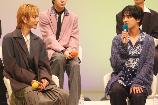 「25時、赤坂で Season2」記者会見に参加した駒木根葵汰、新原泰佑