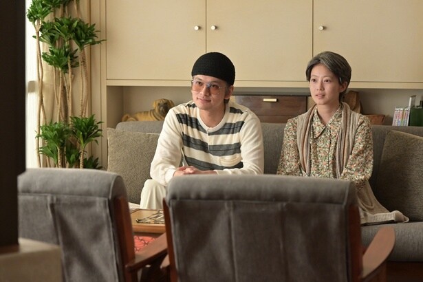 人気漫画家となった嵩(北村匠海)&嵩を支えるのぶ(今田美桜)