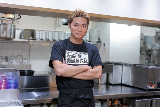 EXILE SHOKICHI「スーパー麺屋武蔵」“一日店長”に就任