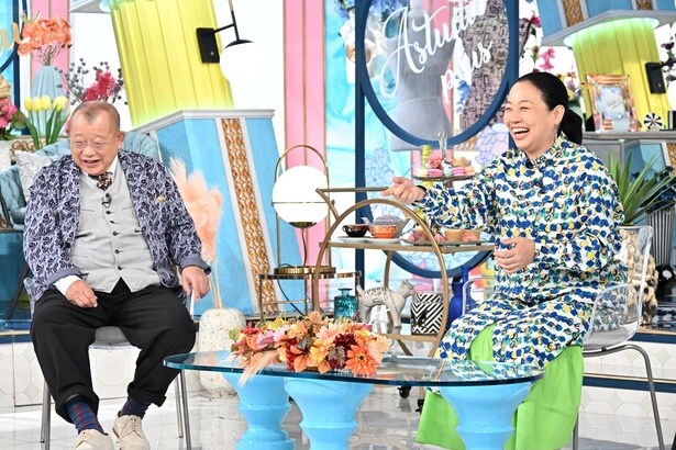 視聴者からの親しみやすさがある笑福亭鶴瓶といとうあさこが、ロケ先で体験したエピソードで意気投合