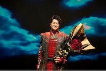 福山雅治＆有村架純、成田凌＆生田絵梨花ら同級生キャスト・クランクアップ写真公開＜ブラック・ショーマン＞