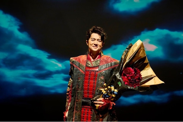 福山雅治&有村架純、成田凌&生田絵梨花ら同級生キャスト・クランクアップ写真公開<ブラック・ショーマン>