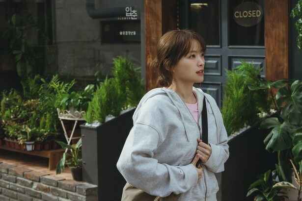 やっと自分の気持ちに気付いたジェヨン(チョン・ウヒ)。だが、タイミングが悪すぎる…。