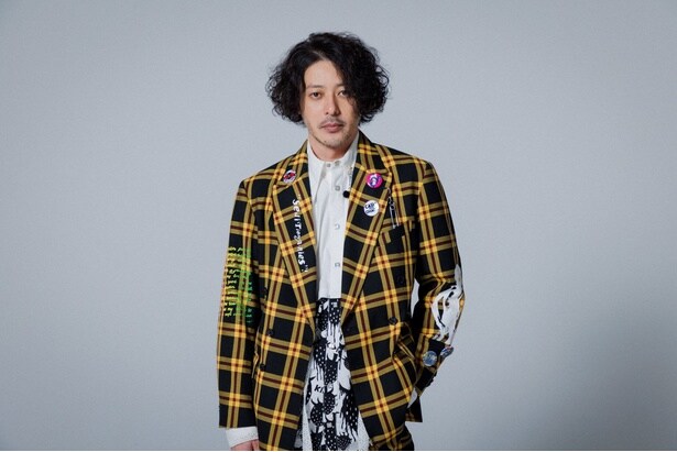 オダギリジョー、深津絵里と『カムカムエヴリバディ』以来の共演 「(脚本を) 深津さんに当てて書いた」<オリバーな犬>