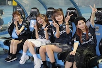 川崎フロンターレ・小林悠選手と記念撮影も…イチナナライバーがキックオフセレモニーに参戦「キラキラした時間をありがとうございました」