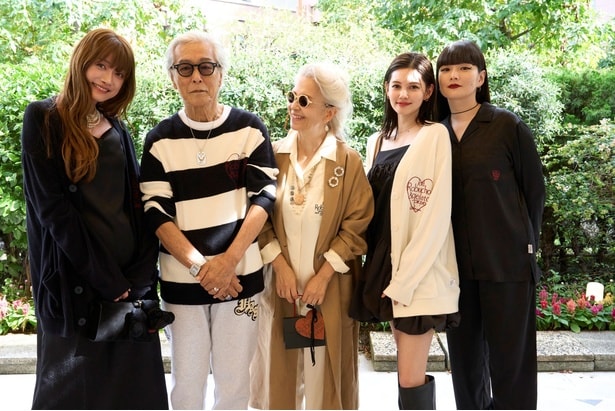 (写真左から)ヨンア、岩城滉一、結城アンナ、村上愛花、秋元梢