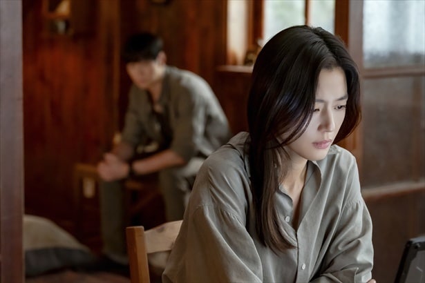 チョン・ジヒョン＆カン・ドンウォンの美しいラブシーンに視線集中「歴史的瞬間では？」「完璧過ぎる」＜北極星＞