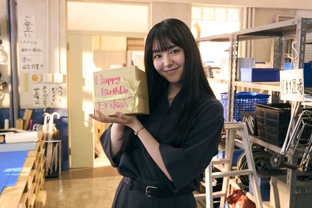 <102回目のプロポーズ>主人公役・唐田えりかの28歳バースデーを現場で祝福「明るく楽しくこの現場を乗り越えたい」