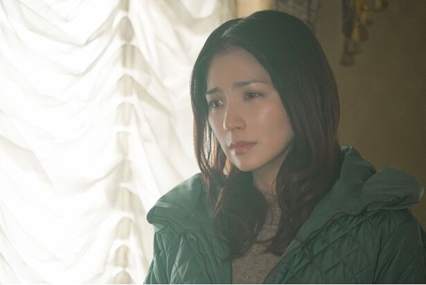長野桂子役の野波麻帆