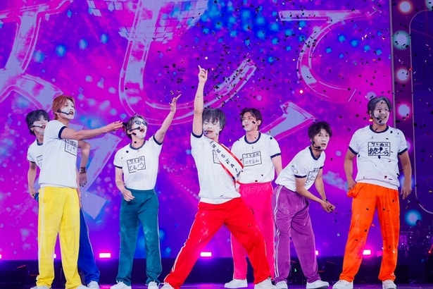 WEST.が初の単独カウントダウンライブを大阪で開催 東京との生中継では向井康二から「何があったんや?」とツッコミも