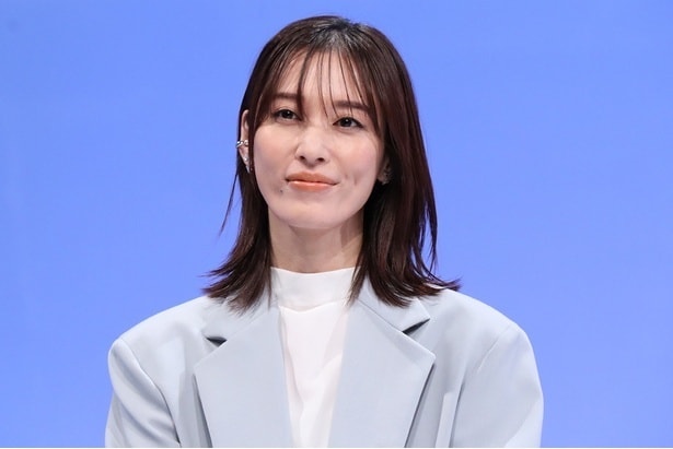 月城かなと、“御厨ポーズ”の誕生日ソロショット公開でファンから祝福の声<終幕のロンド>