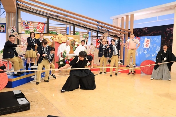 4mの超長すぎ筆で書き初めを