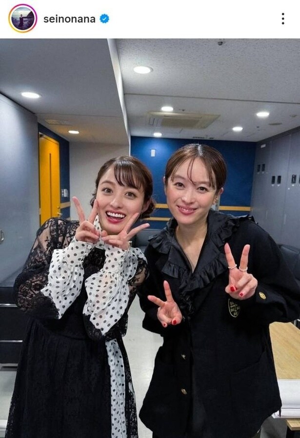 【写真】清野菜名&橋本環奈、美女2人の仲良しオフショット