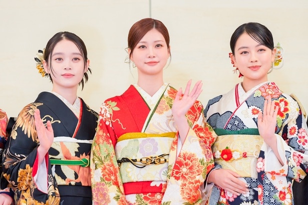 「エイベックス・マネジメント・エージェンシー2026新春晴れ着お披露目会」に出席した高石あかり、生見愛瑠、上坂樹里(写真左から)