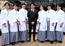 SixTONESが大泉洋を巻き込み、祝って騒いで大盛り上がり「6人で旅行に行くなら温泉＆おいしいものが必須」＜6SixTONES＞