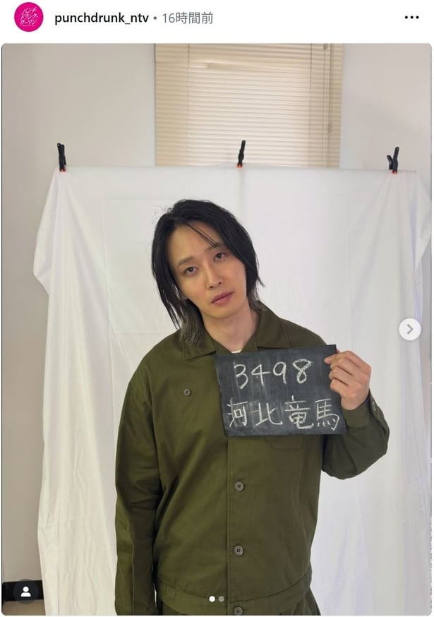 【写真】拘置所の巨頭を演じるカルマ、ミステリアスな表情に釘付け