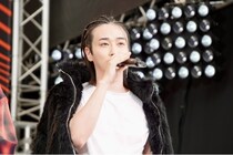 カルマ、拘置所の“巨頭”らしいワルそうな表情に「ミステリアスなお顔が好き」の声＜パンチドランク・ウーマン＞