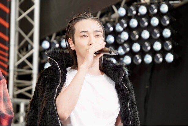 カルマ、拘置所の“巨頭”らしいワルそうな表情に「ミステリアスなお顔が好き」の声＜パンチドランク・ウーマン＞