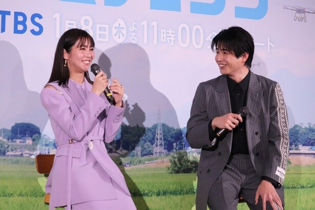 スマート農業と伝統的な農業、どちらを選ぶかという話題で盛り上がる中沢元紀と石川恋