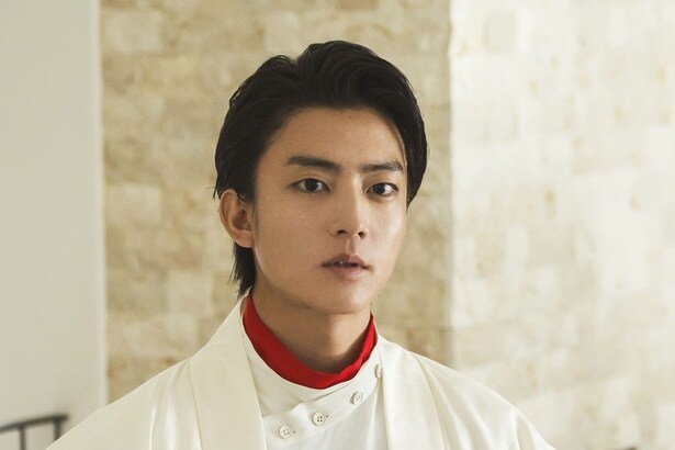 伊藤健太郎、あやかしの中で力を持つ一族の狐月瑶太役で鋭いまなざし＜鬼の花嫁＞