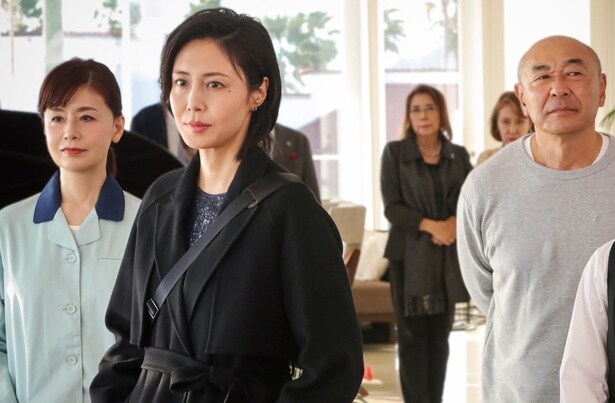 松嶋菜々子、黒髪ショートヘアで美しすぎる敏腕調査官・正子役を熱演<おコメの女>