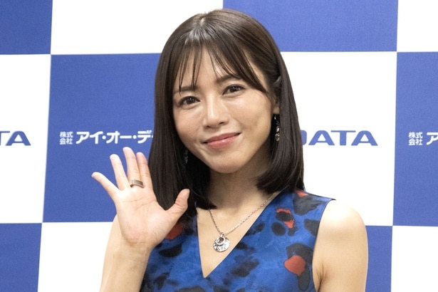 「アイ・オ・データ機器50周年プレス発表会」に登壇した釈由美子