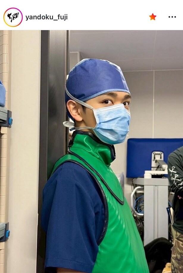【写真】目力強い「キラ―ショット」…宮世琉弥、オペ着の姿