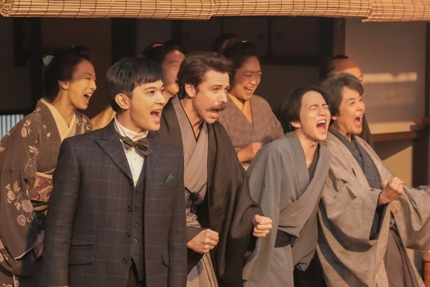 「だらくそがー！」と叫ぶ松野家＆雨清水家、錦織(吉沢亮)＜ばけばけ＞