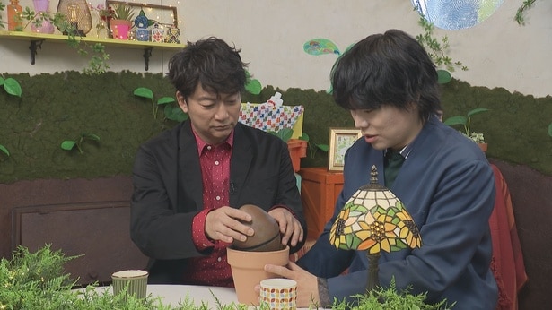 番組から与えられた企画の“タネ”を開く香取&くるま