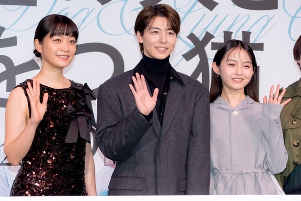 映画「架空の犬と嘘をつく猫」初日舞台あいさつの様子