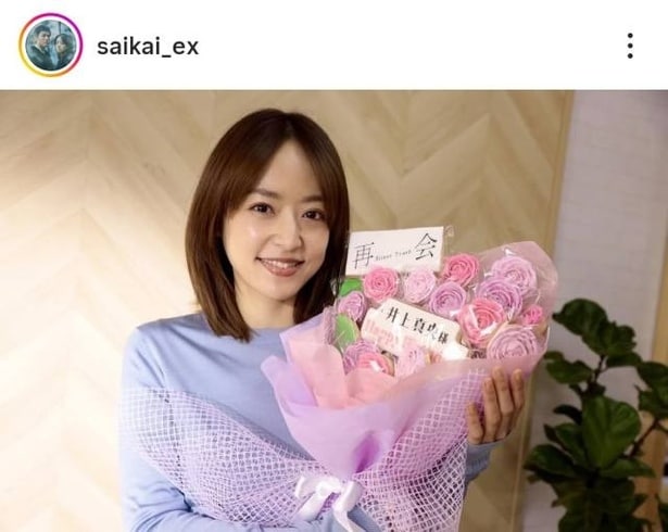 【写真】1/9に誕生日を迎え、みんなから祝福される井上真央