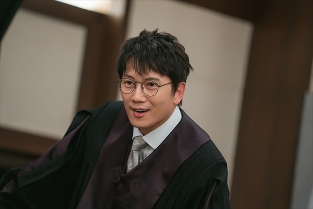 制作会社に直談判、最高視聴率34％超、役作りで15kg減量…伝説多数の俳優チソンとは？ 最新作「二度目の裁判」では10歳若返り