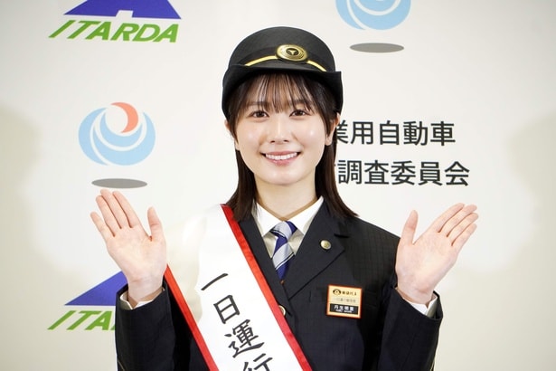 丹生明里がイベントに登場