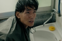 中島歩“日暮”に依頼され戦う草川拓弥“月白”の姿に惚れる「かっこよすぎる」とトレンド入り発進＜俺たちバッドバーバーズ＞