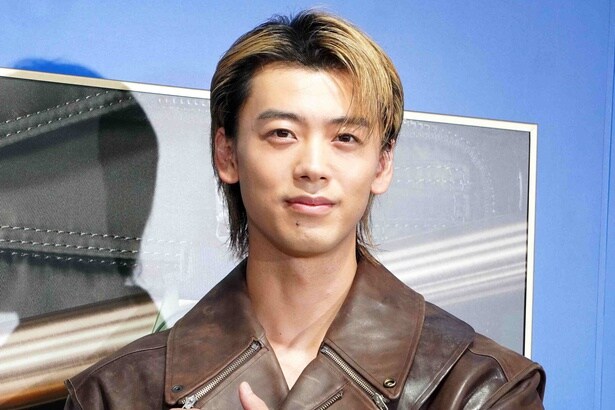 竹内涼真、ワイルドなオフショット＆しなやかなダンス姿に「色気に魅了されています」の声＜10DANCE＞